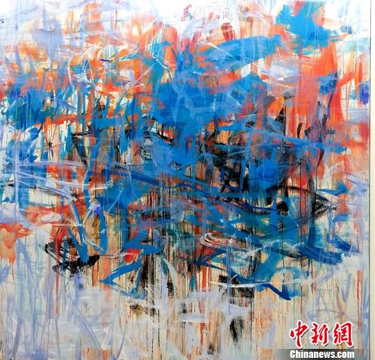 展出的俞晓刚作品之一。　杨伏山 摄