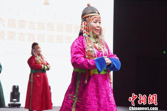 图为四子部蒙古族参赛队比赛现场。　张玮 摄