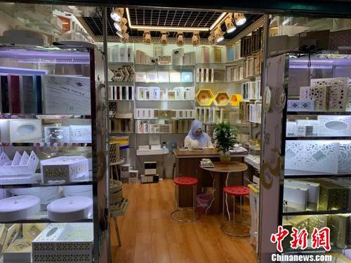 在义乌市场，随处可见外国面孔 奚金燕 摄