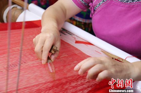 棉纱经线1312根，寓意“一生要爱祖国” 遂昌提供 摄