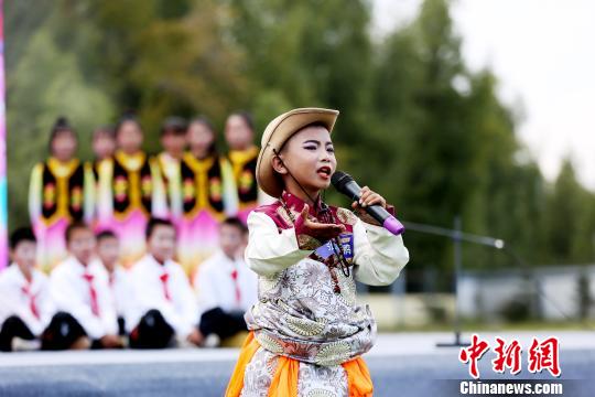 图为“花儿”演唱。　张添福 摄