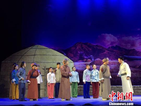 首部二人台革命历史剧《多松年》首演获好评
