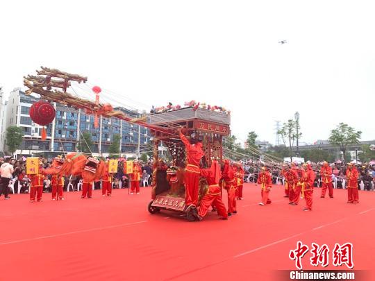 浙江永康传承千年方岩庙会开场非遗民俗轮番上阵