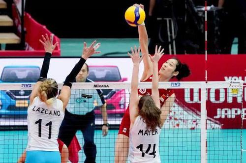 2019年女排世界杯，中国女排连克强手，取得十一连胜的骄人成绩，成功卫冕世界杯冠军。