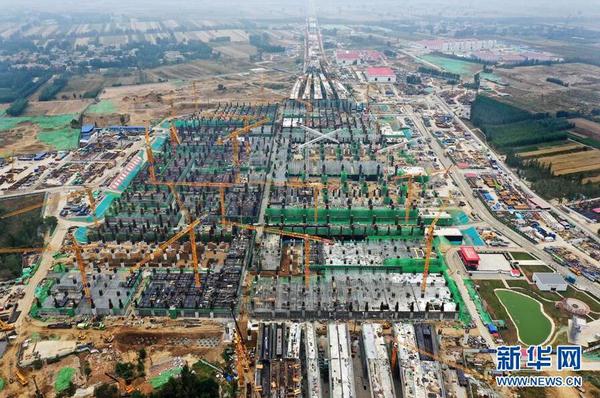10月10日，建设中的雄安站。京雄城际铁路雄安站总建筑面积约47万平方米，地上3层，地下2层。目前，地下主体结构基本完工，地上主体结构施工已经开始。新华社记者 邢广利 摄