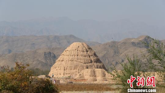 西夏陵遗址。　于晶 摄