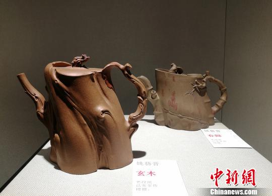 姚艺晋作品《春归》《玄木》。　程景伟 摄