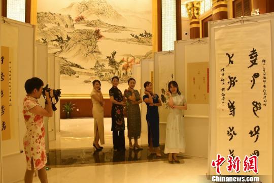 女书书法展示。　江永县供图 摄