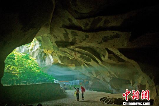 西樵山采石场出产的霏细岩是珠三角先民制作细石器的主要原料。通讯员 供图