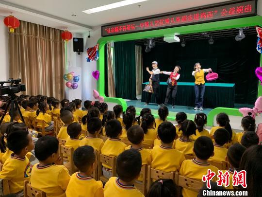 《小吉普？变变变》演出现场 主办方供图 摄