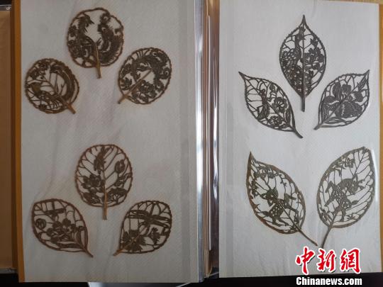 图为，都婉莉创作的小型叶雕作品。　孙宏瑗 摄