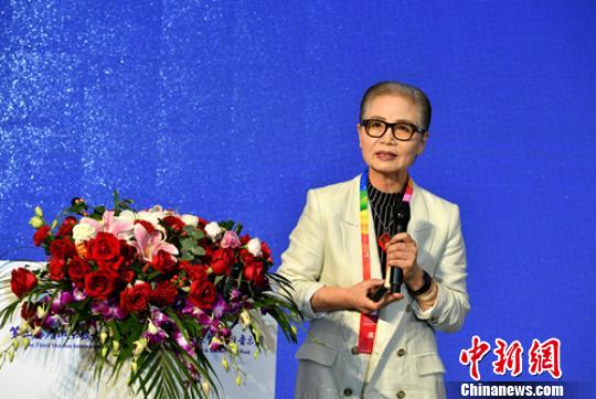 圆光大学校书法科大学院招聘教授、韩国汉字汉文教师硏修院专任教授裴玉永进行主旨演讲。　刘忠俊 摄