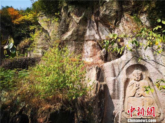 南山摩崖石刻造像。　张煜欢 摄