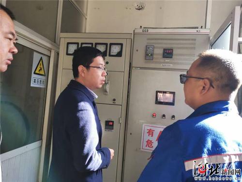 图为河北省生态环境厅对藁城区开展2018-2019年秋冬季大气环境执法专项行动现场。记者苑立立 摄  2