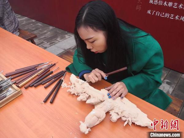 60余位工艺美术大师千余件作品展示“工匠精神”