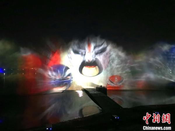 中国元素京剧脸谱。　赵桂华 摄