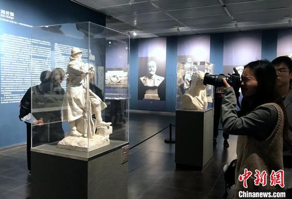 让·朴舍雕塑原作长沙展出。　邓霞 摄