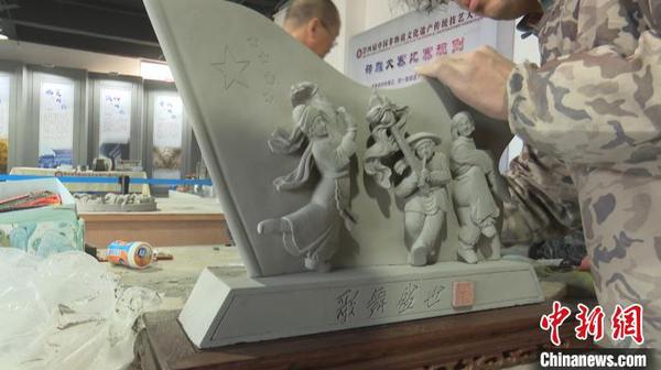 临夏回族自治州代表团尹宽的作品——“歌舞盛世”。　刘鸿鹤 摄