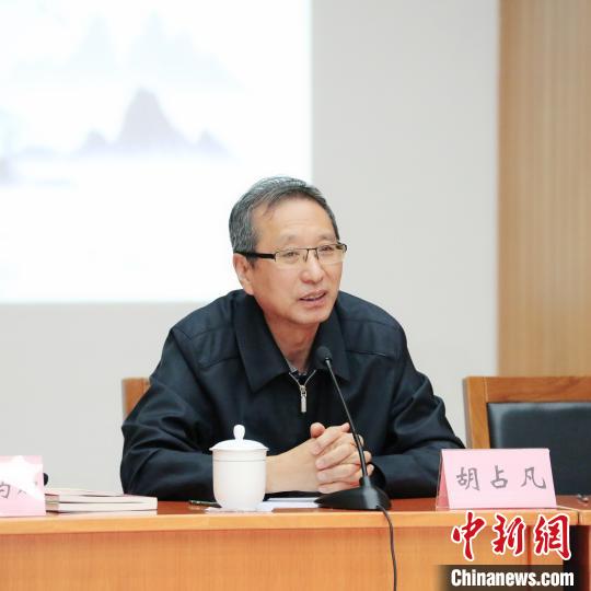 中国文联副主席胡占凡发言。　罗曼 摄
