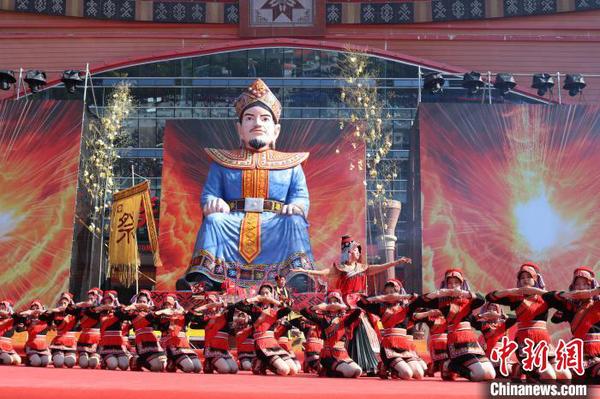 图为瑶族原生态歌舞表演。　陈秋霞 摄