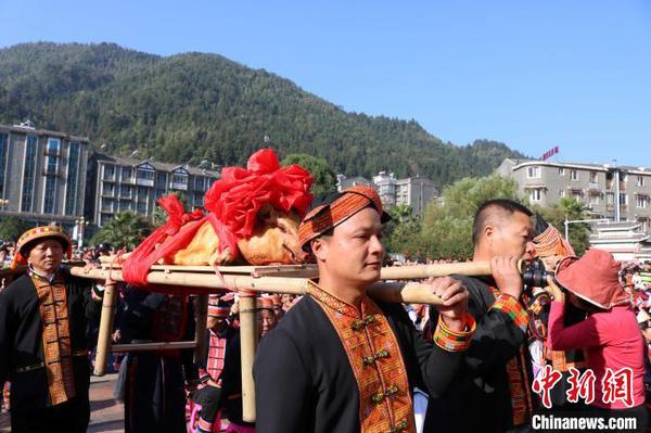 图为祭祀盘王仪式现场。　陈秋霞 摄