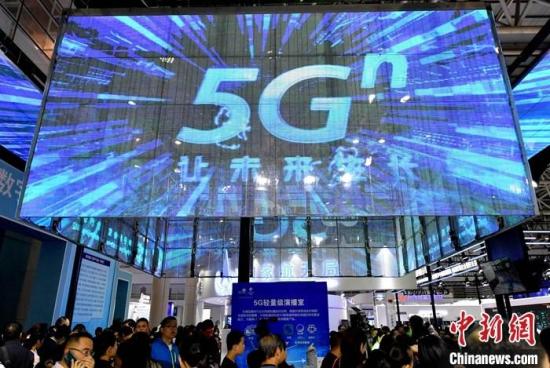 资料图：5G应用吸引民众体验。<a target='_blank' href='http://www.chinanews.com/'>中新社</a>记者 吕明 摄