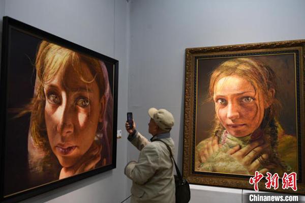 图为展览现场。　杨艳敏 摄