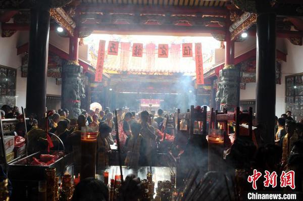 两岸信众齐聚福建南靖东坂关帝庙祭关公。　张金川 摄