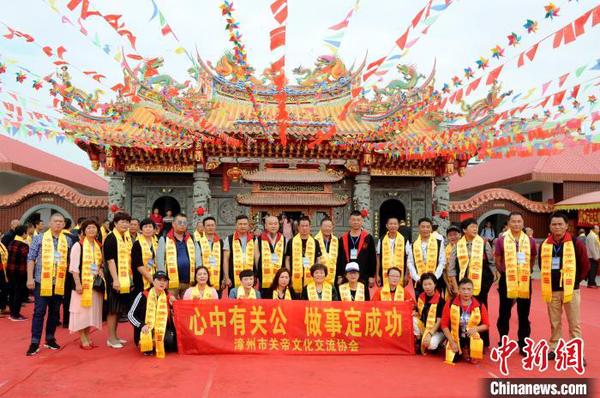 关帝信众合影。　张金川 摄