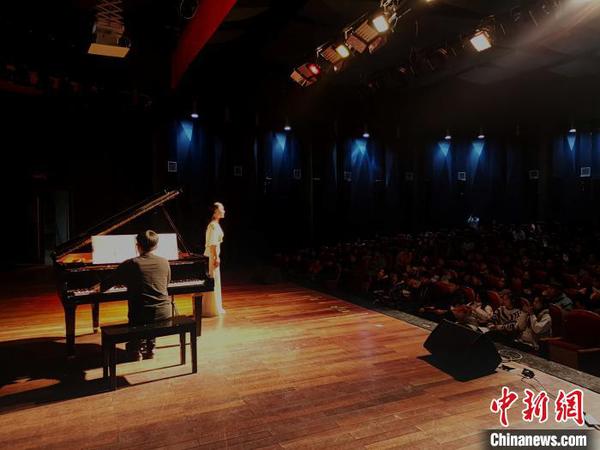 音乐会现场。　姜涛 摄