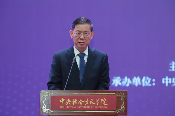 全国人大常委会副委员长、中央社会主义学院院长郝明金