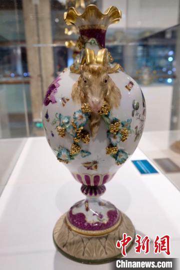 “欧洲瓷器三百年展”。　夏俊龙 摄