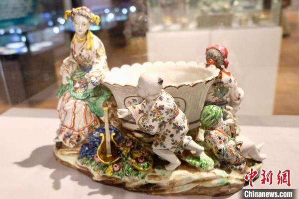 “欧洲瓷器三百年展”。　夏俊龙 摄