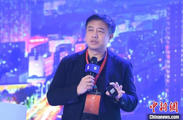 清华大学建筑学院副教授周榕作主题演讲。　王刚 摄