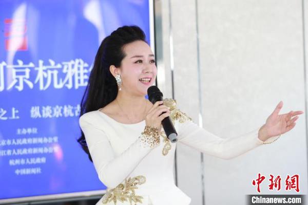 浙江歌舞剧院青年独唱演员吴曼旎。　徐军 摄