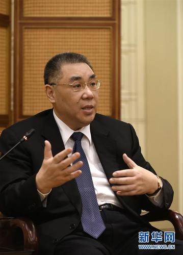 澳门特区行政长官崔世安在澳门特区政府总部接受采访（11月21日摄）。新华社记者 徐亮 摄