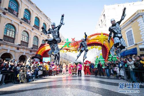 12月8日，庆祝澳门回归祖国二十周年“2019澳门国际幻彩大巡游”举行。 新华社记者 张金加 摄