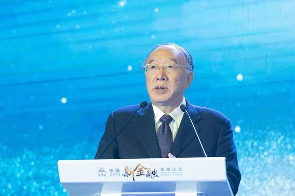 图为黄奇帆在发表演讲。