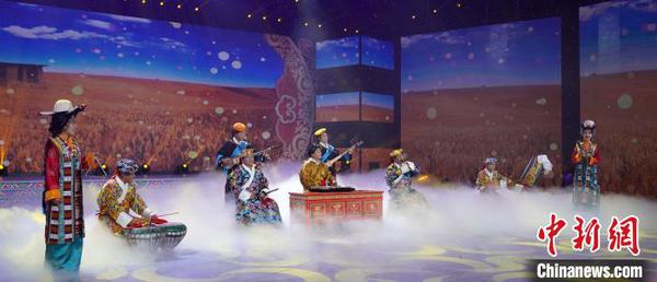 图为安多卫视2020藏历金鼠新年文艺晚会《新春的颂歌》录制现场。　才项 摄