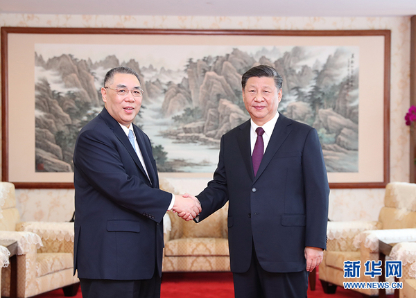 12月18日，国家主席习近平在澳门会见澳门特别行政区行政长官崔世安。 新华社记者 王晔 摄