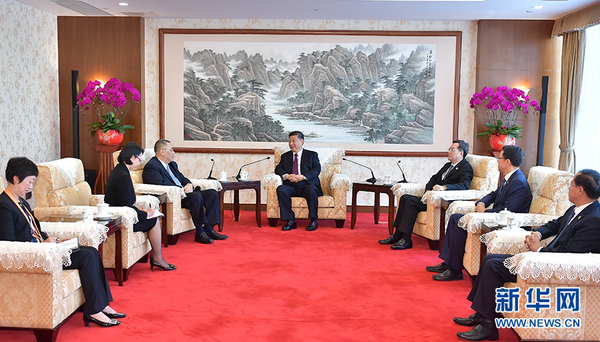 12月18日，国家主席习近平在澳门会见澳门特别行政区行政长官崔世安。 新华社记者 李涛 摄