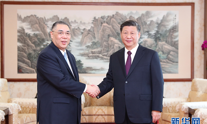 习近平会见崔世安