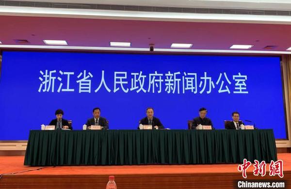新闻发布会。　郭其钰 摄