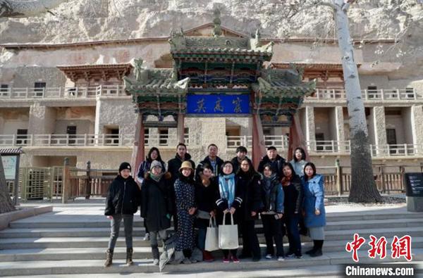 图为敦煌文化的爱好者静享为期五天的研学之旅。敦煌研究院供图