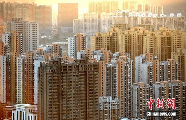 12月16日，中国国家统计局发布的数据显示，2019年1—11月份，全国房地产开发投资121265亿元人民币，同比增长10.2%，增速比1—10月份回落0.1个百分点。图为福建省龙岩市区一处房地产楼盘。<a target='_blank' href='http://www.chinanews.com/'>中新社</a>记者 张斌 摄