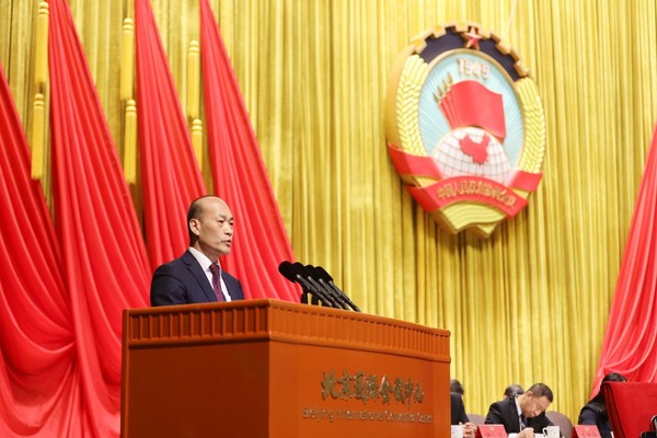 区委副书记、区政协主席宋铁健受政协北京市东城区第十四届委员会常务委员会委托向大会做工作报告。
