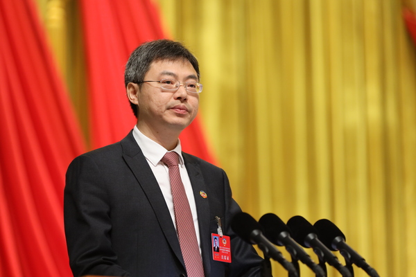 周明刚委员在大会上发言