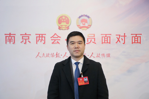 严震