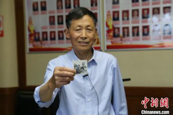浙江乡镇老站长的“文化人生” 钱民 摄