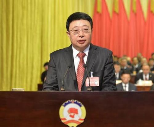 山西省政协主席李佳作山西省政协常委会工作报告 人民政协报记者 武珍 摄